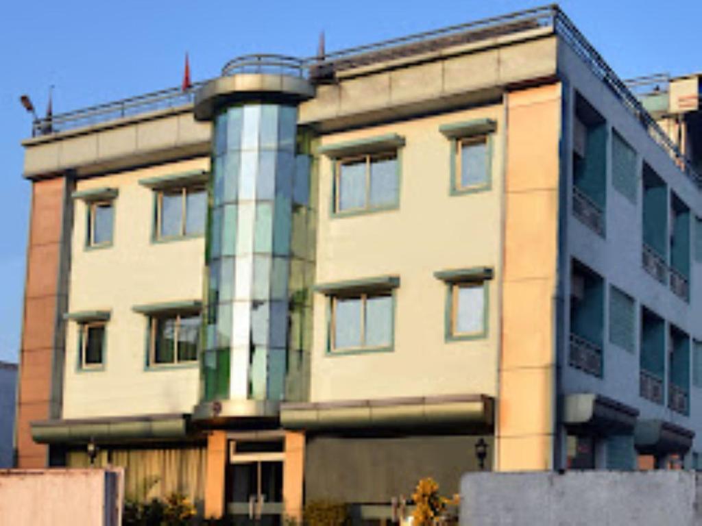 a building with a pole in front of it at Hotel Gangotri Haridwar in Haridwār