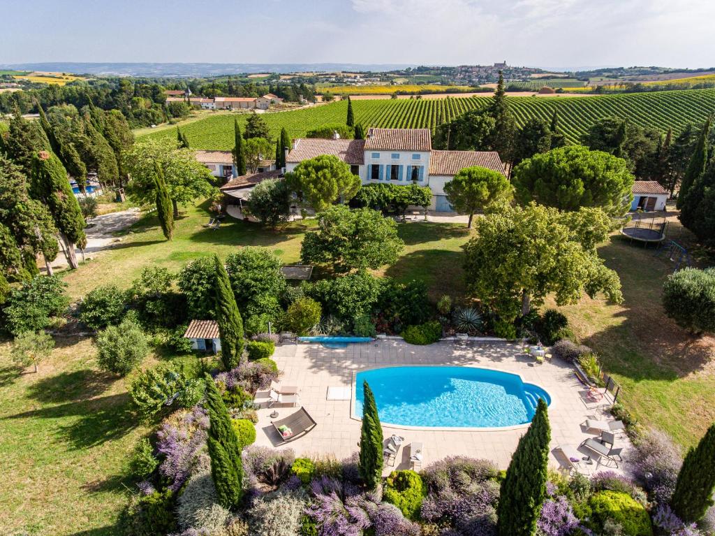 an aerial view of a villa with a swimming pool and trees at La Segonne in Montréal