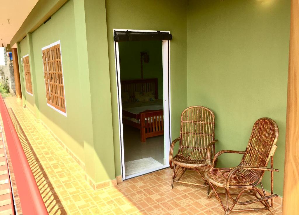 Posezení v ubytování Panthalams Homestay
