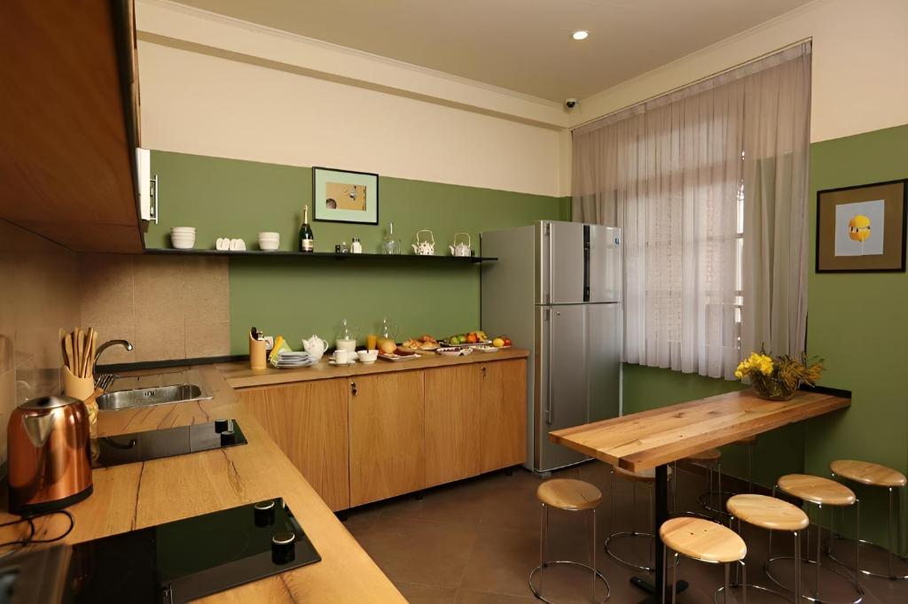 Kuchyň nebo kuchyňský kout v ubytování Kindli Boutique Hotel