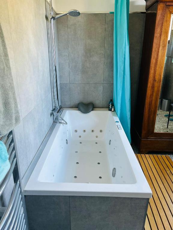 LE CERISIER - Tweepersoonskamer Met Een Eigen Buitenbadkamer