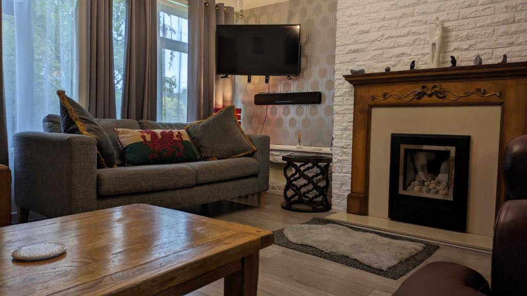 Summerhill, Wrexham - Key Worker friendly - 三居室房屋