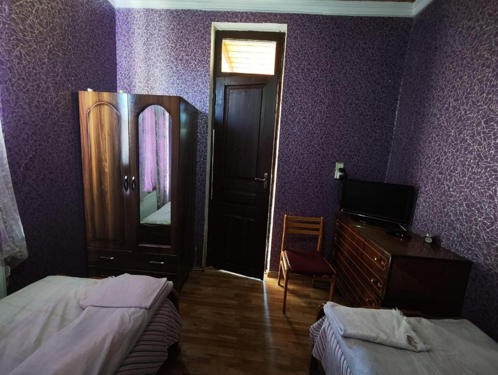 Llit o llits en una habitació de Chveni Ezo
