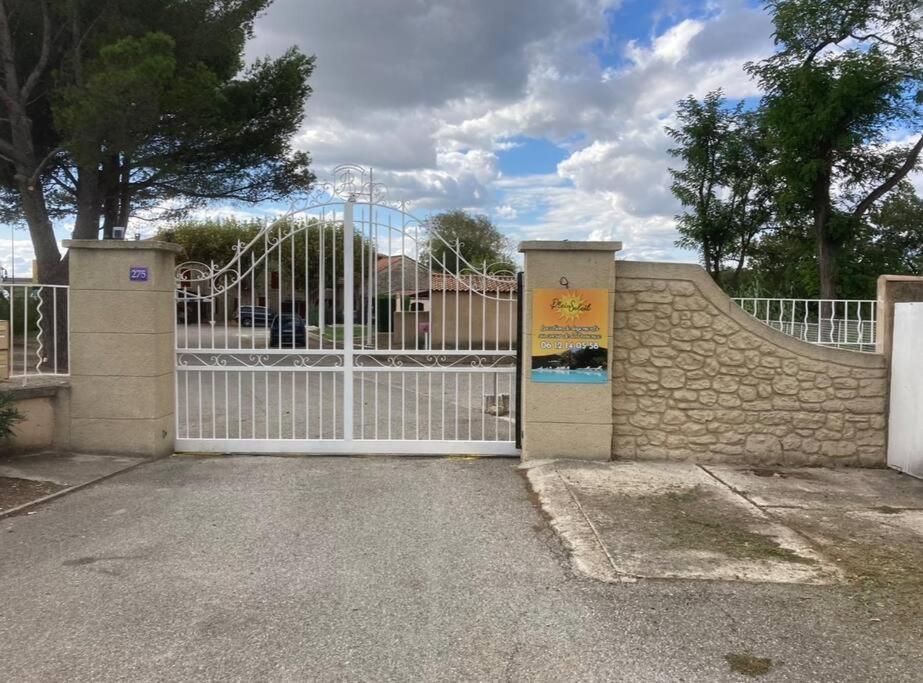 a gate in front of a fence with a park at Appartement « Athènes » à Avignon in Avignon