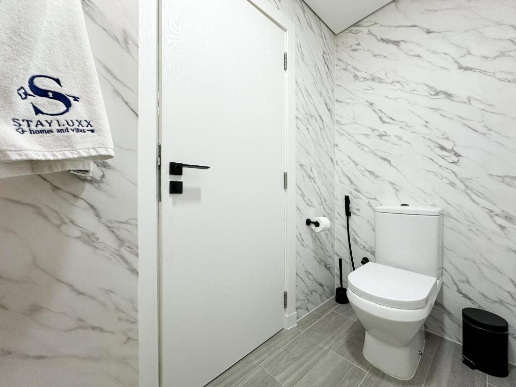Φωτογραφία από το άλμπουμ του Modern 1BR Elegance by the Palm Jumeirah Shoreline στο Ντουμπάι