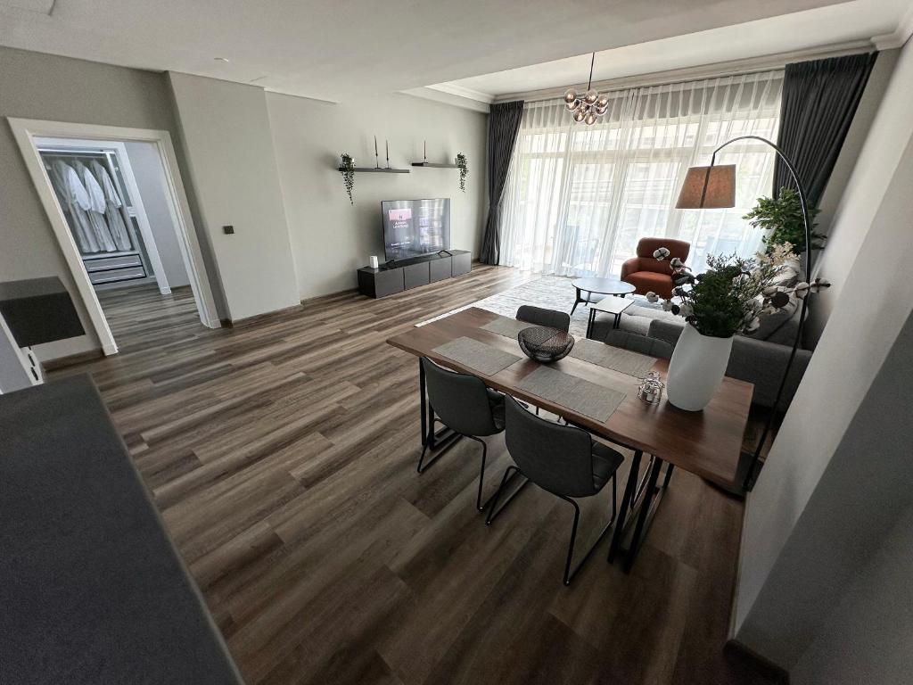 Φωτογραφία από το άλμπουμ του Modern 1BR Elegance by the Palm Jumeirah Shoreline στο Ντουμπάι