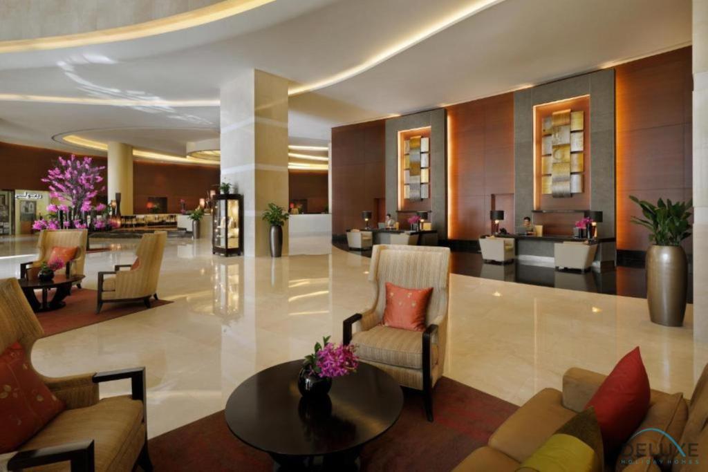 Posezení v ubytování Premium 1BR at The Address Residences Dubai Marina by Deluxe Holiday Homes