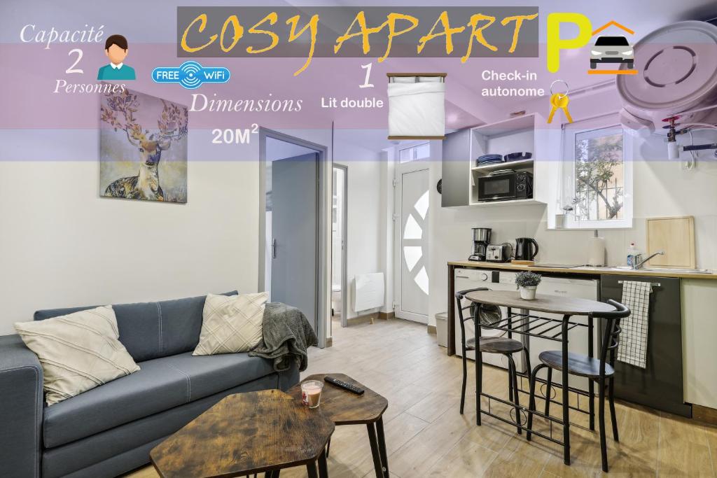 ラ・フェルテ・スー・ジュアールにあるChic cosy apart with parkingのリビングルーム(ソファ、テーブル付)