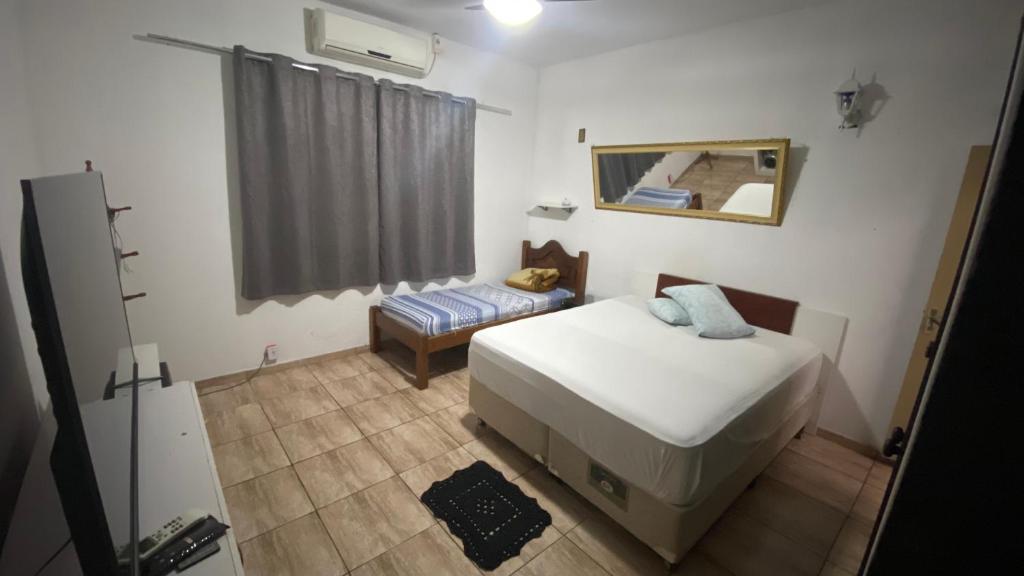 Ένα ή περισσότερα κρεβάτια σε δωμάτιο στο Suíte aconchegante