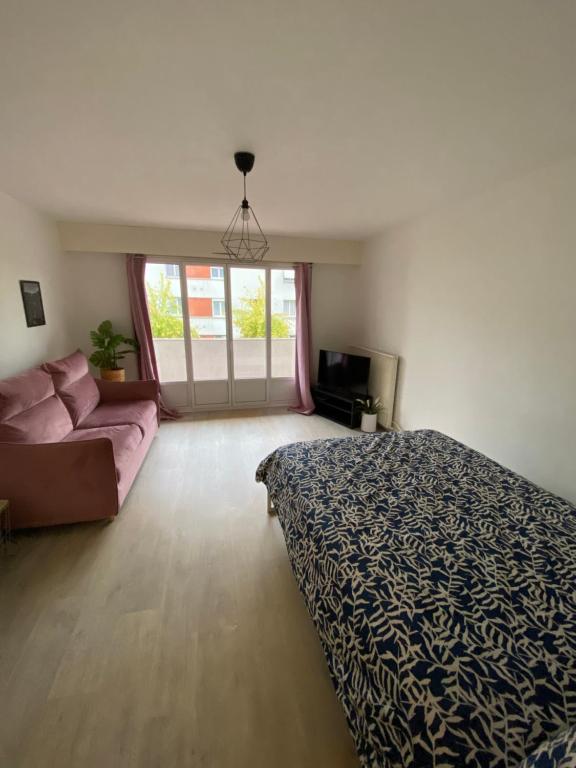 GRAND STUDIO avec balcon -4 PERSONNES-DISNEYLAND- PARIS a 10 minutes - 一居室公寓