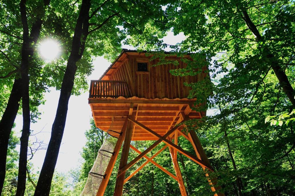 a tree house in the middle of the forest at Les Cabanes de Fontfroide in Saint-Antoine