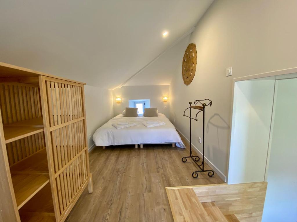 a small bedroom with a bed and a staircase at Le LOUIS 16 - Maison avec jardin in Valence