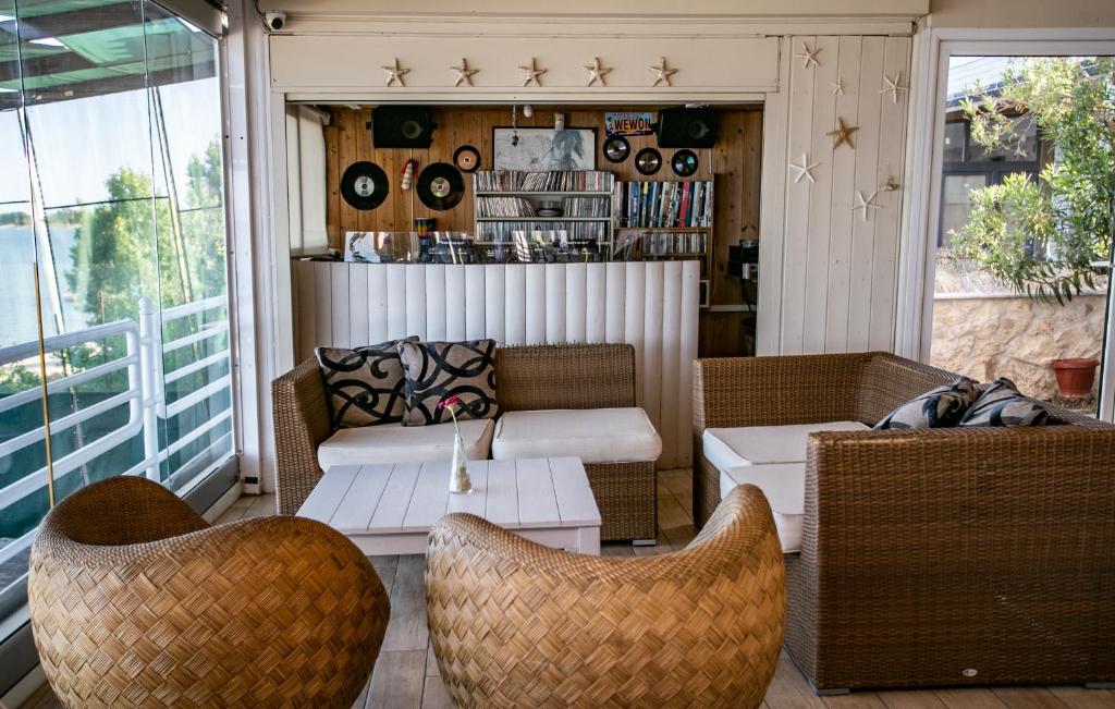 Posezení v ubytování Bora Bora Pydna Hotel
