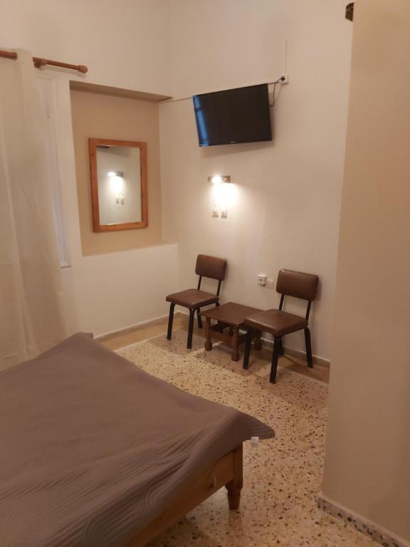 TV a/nebo společenská místnost v ubytování Ermis Hotel