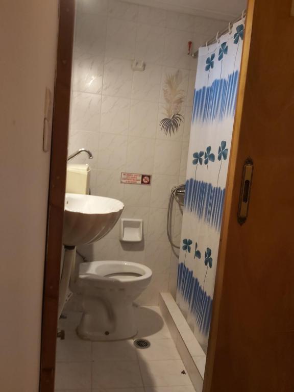 Koupelna v ubytování Ermis Hotel