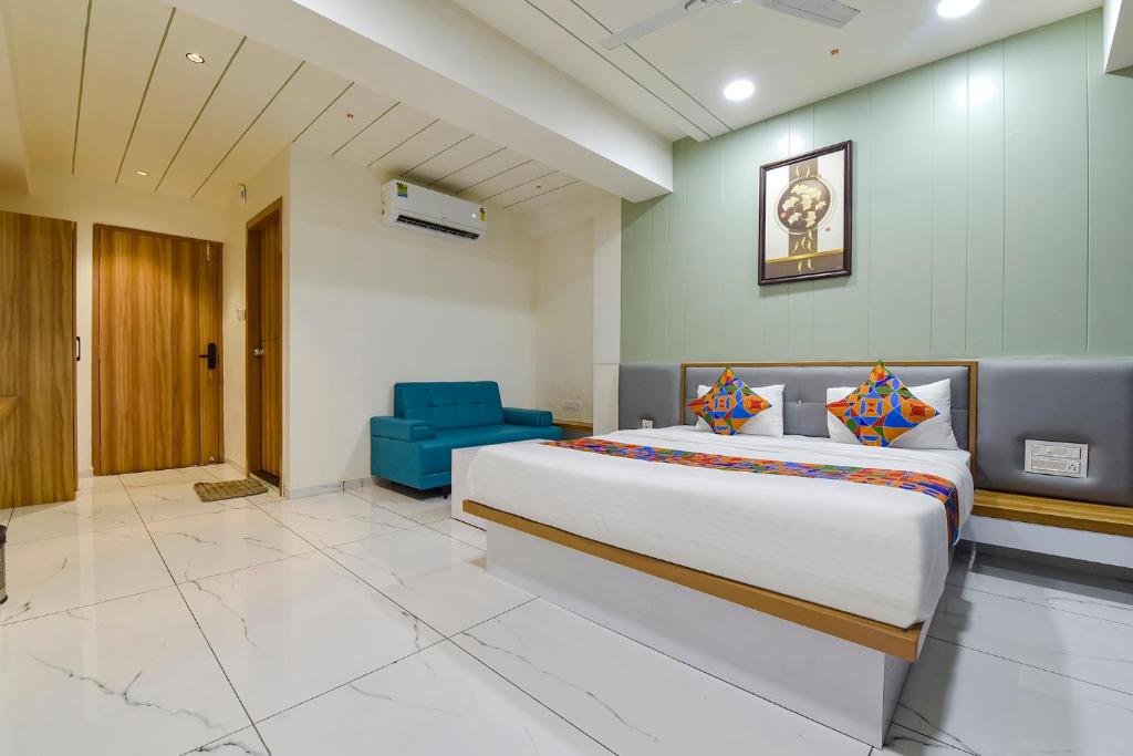 Postel nebo postele na pokoji v ubytování FabHotel Bliss