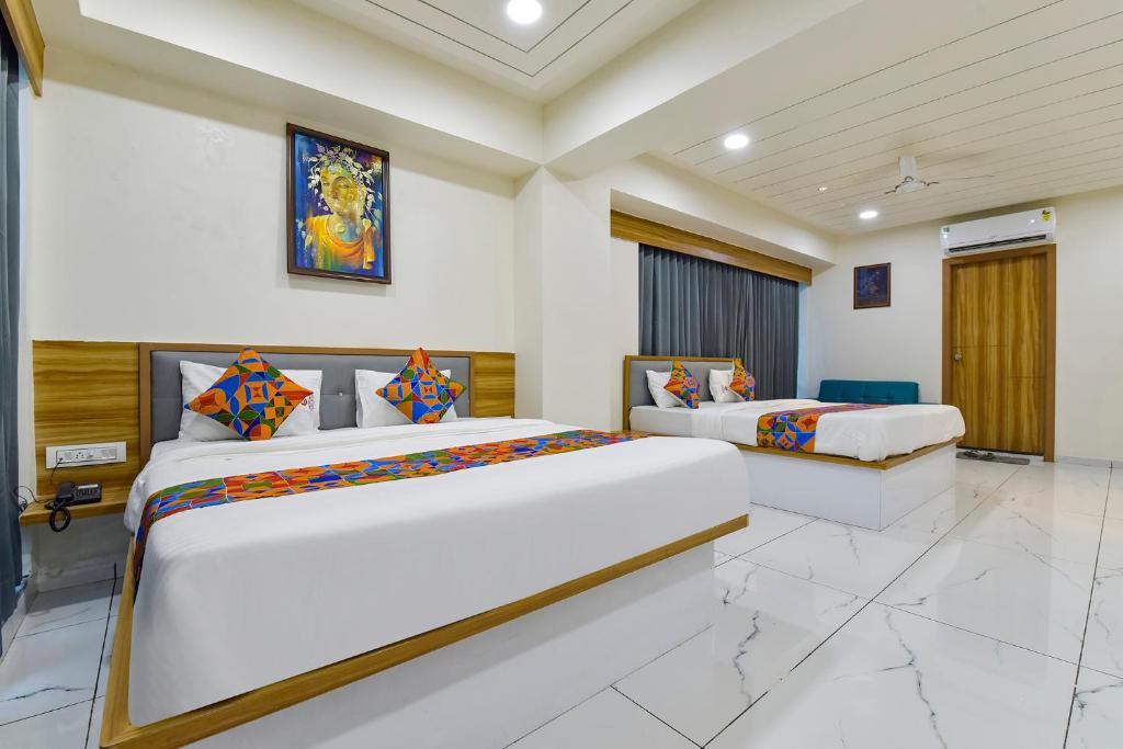 Postel nebo postele na pokoji v ubytování FabHotel Bliss