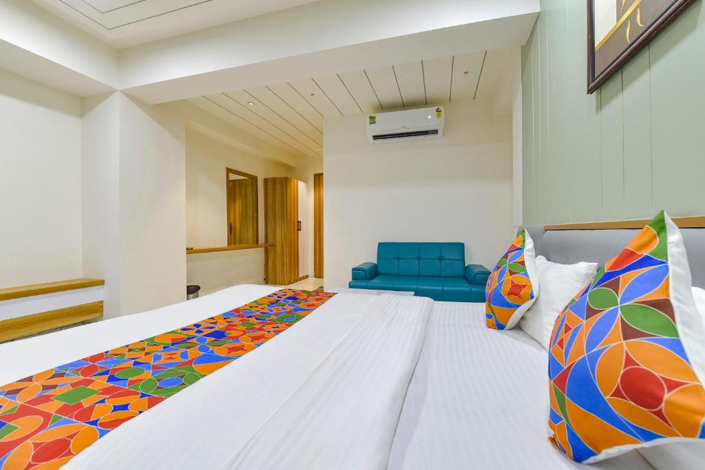 Postel nebo postele na pokoji v ubytování FabHotel Bliss