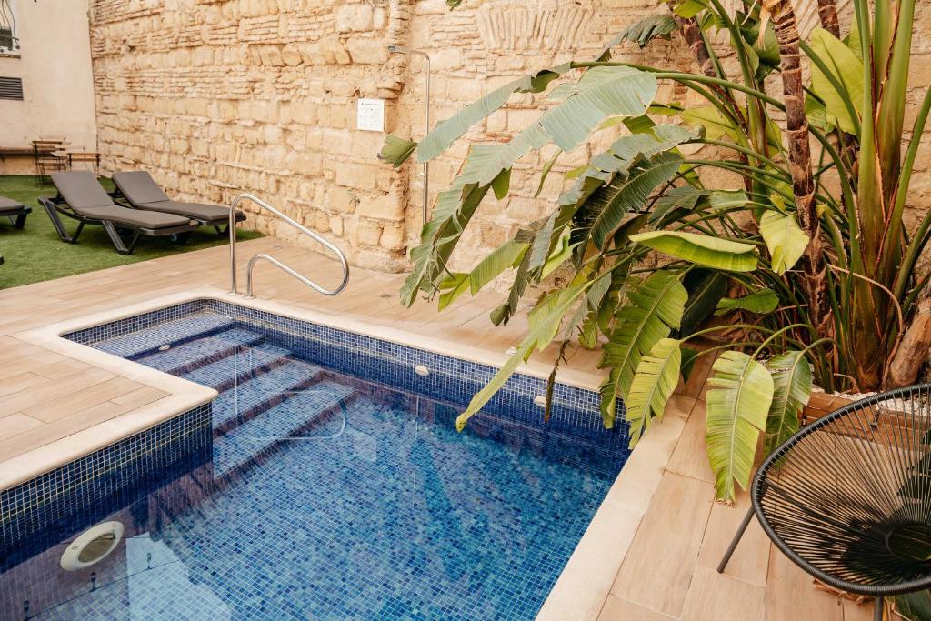 Basen w obiekcie ASTUTO Boutique Jerez - Adults Only lub w pobliżu