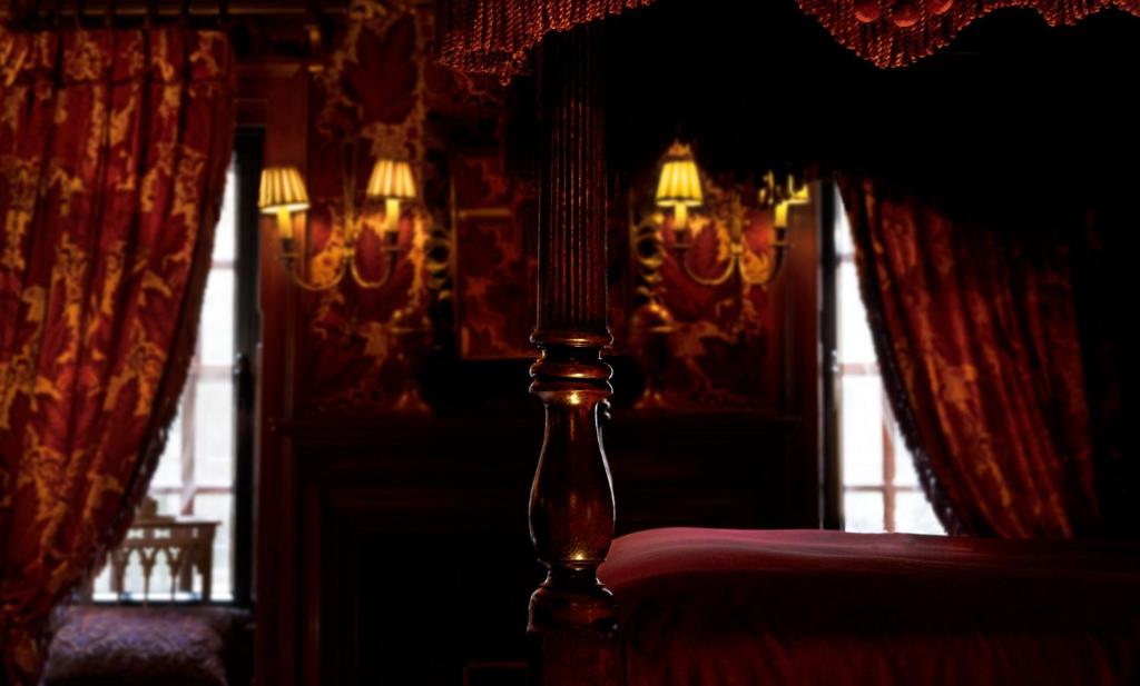The Witchery by the Castle Review: What To REALLY Expect If You Stay