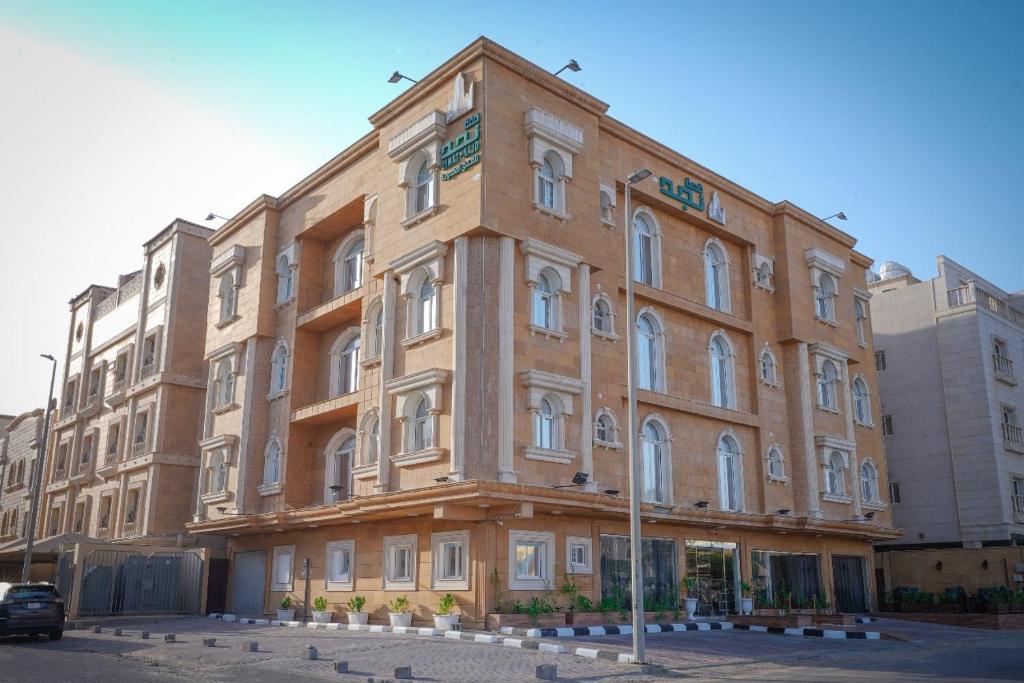 a large brick building on the corner of a street at قمة نجد للشقق الفندقيه in Al Khobar