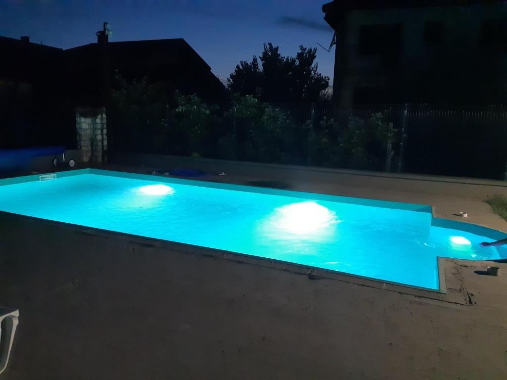 Bazén v ubytování Kuća za odmor DUNJA nebo v jeho okolí
