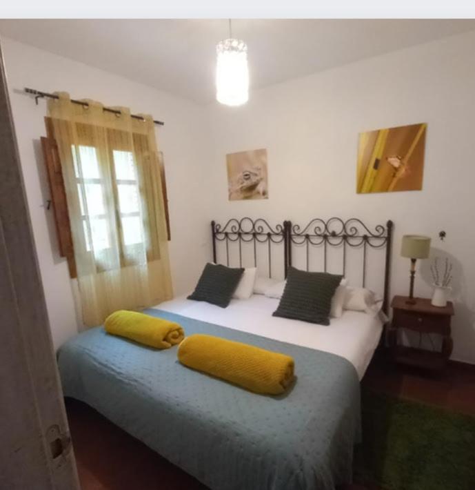 A bed or beds in a room at Al Viento, Alojamiento & Turismo Rural Prádena del Rincón