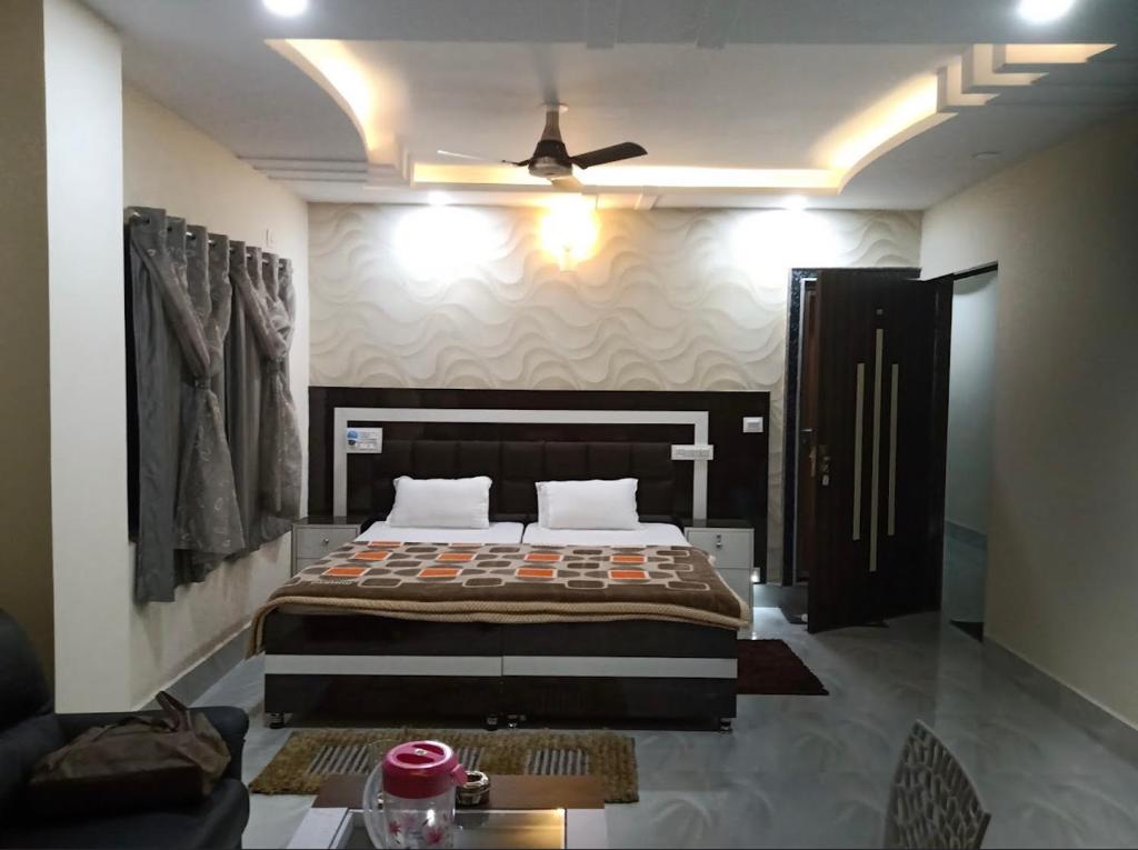 a bedroom with a bed and a ceiling fan at Hotel The Heaven in Muzaffarpur