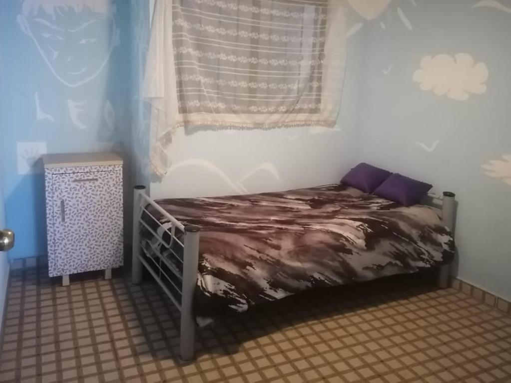 1 dormitorio con 1 cama en una habitación en casa 2 pisos tultitlan, en Ciudad de México
