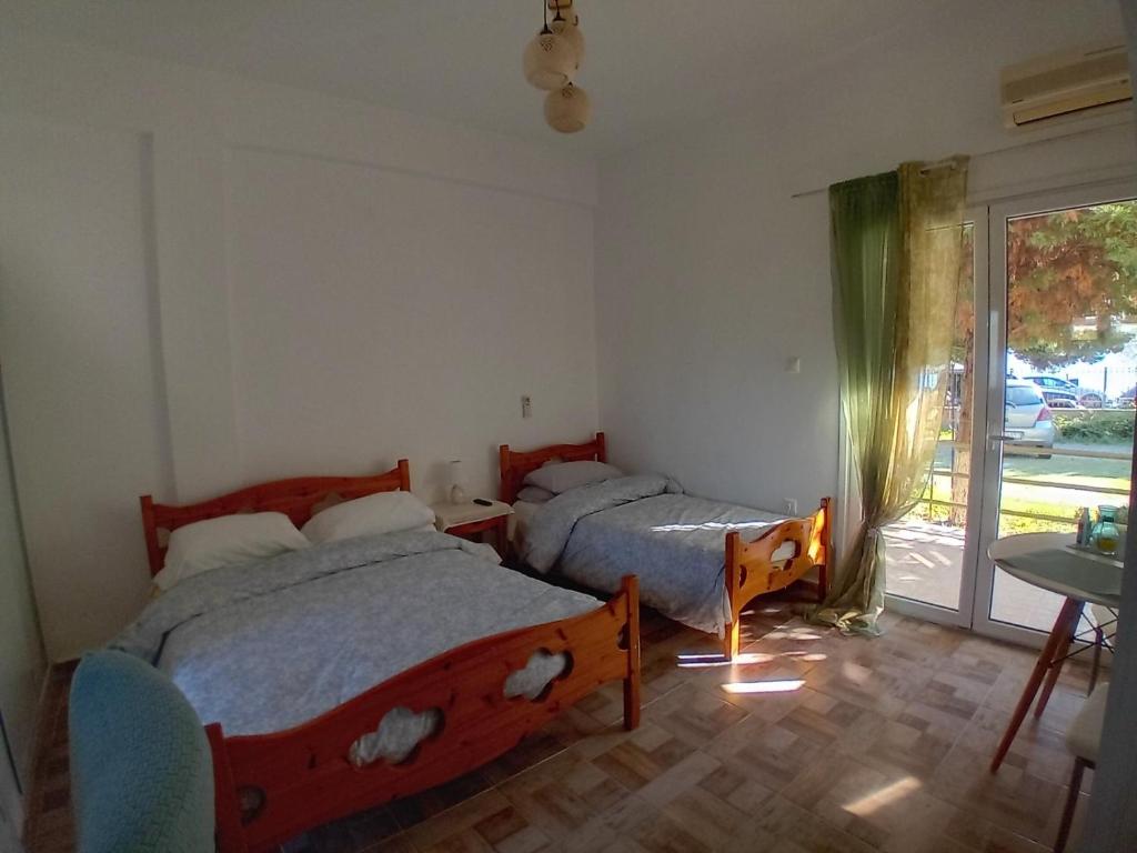 Postel nebo postele na pokoji v ubytování Leylandi rooms