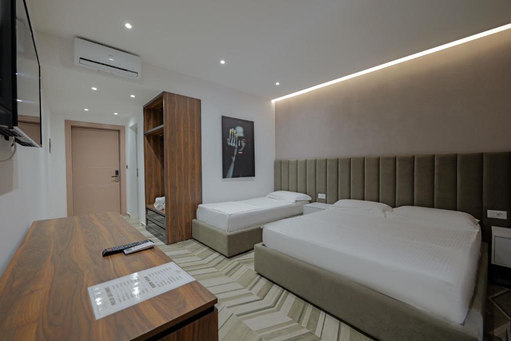 TV a/nebo společenská místnost v ubytování Sea & Sand Hotel