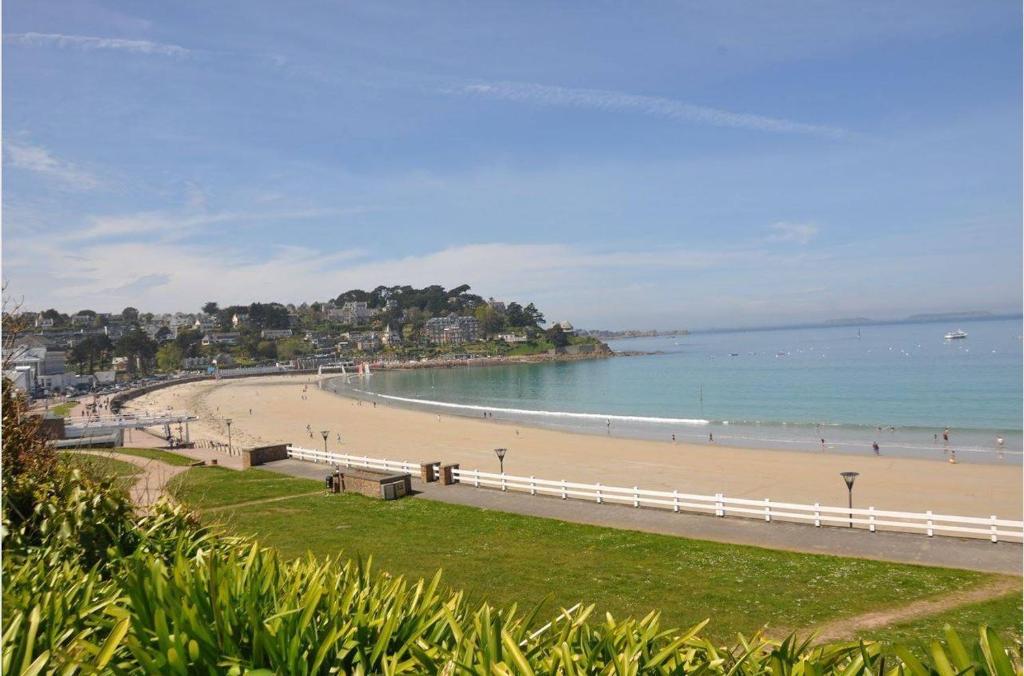 Fotografia z galérie ubytovania Appartement neuf avec vue mer situé plage de Trestraou à PERROS-GUIREC Réf - 970 v destinácii Perros-Guirec