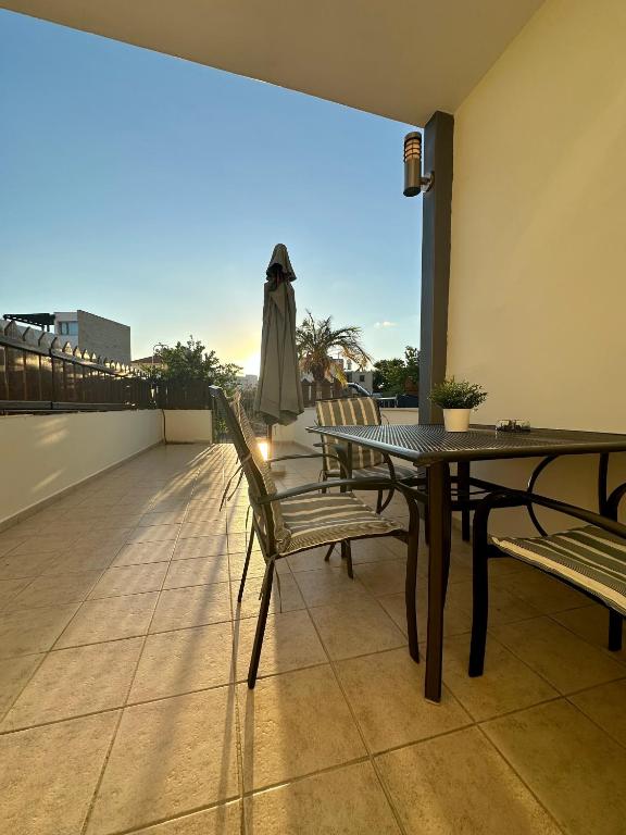 Apartment by Evelin Coral bay ,prime spot, Coral Bay (updated prices 2024)