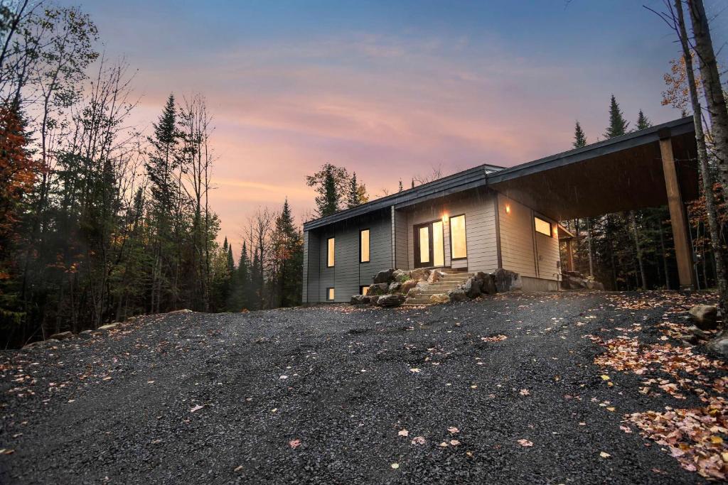 Chalet Oasis du Bois 2, NotreDamedelaMerci (updated prices 2024)