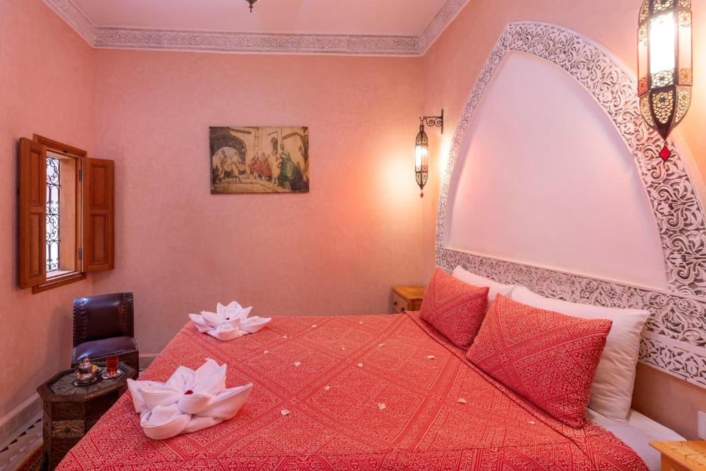 Postel nebo postele na pokoji v ubytování Riad Arbre Bleu
