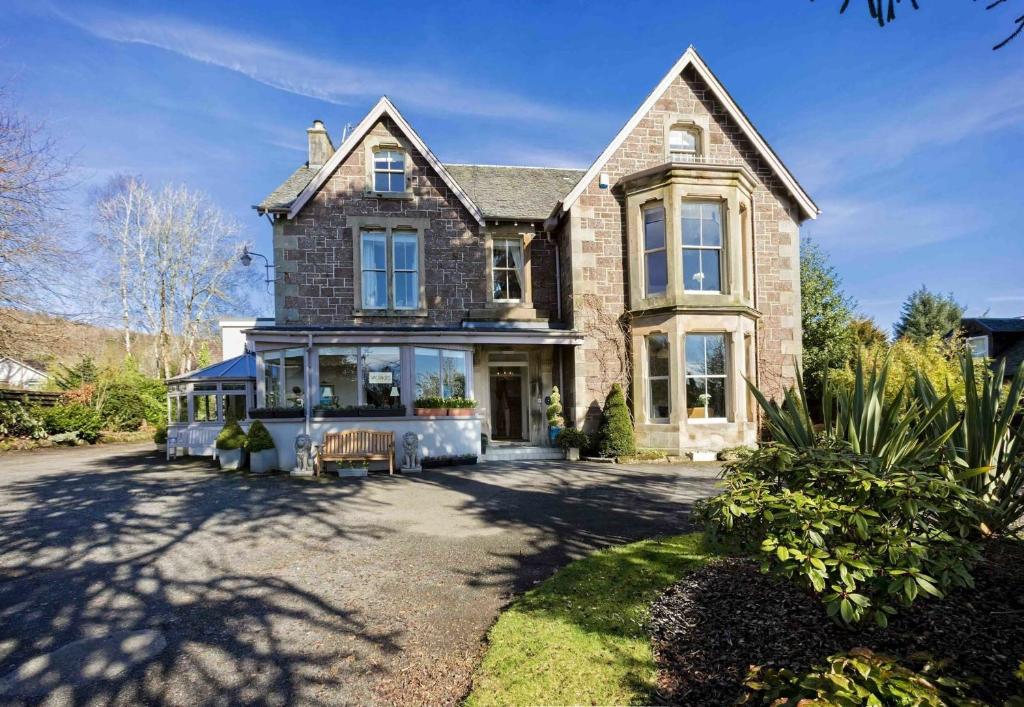 a large brick house with a large driveway at The Abbotsford in Callander