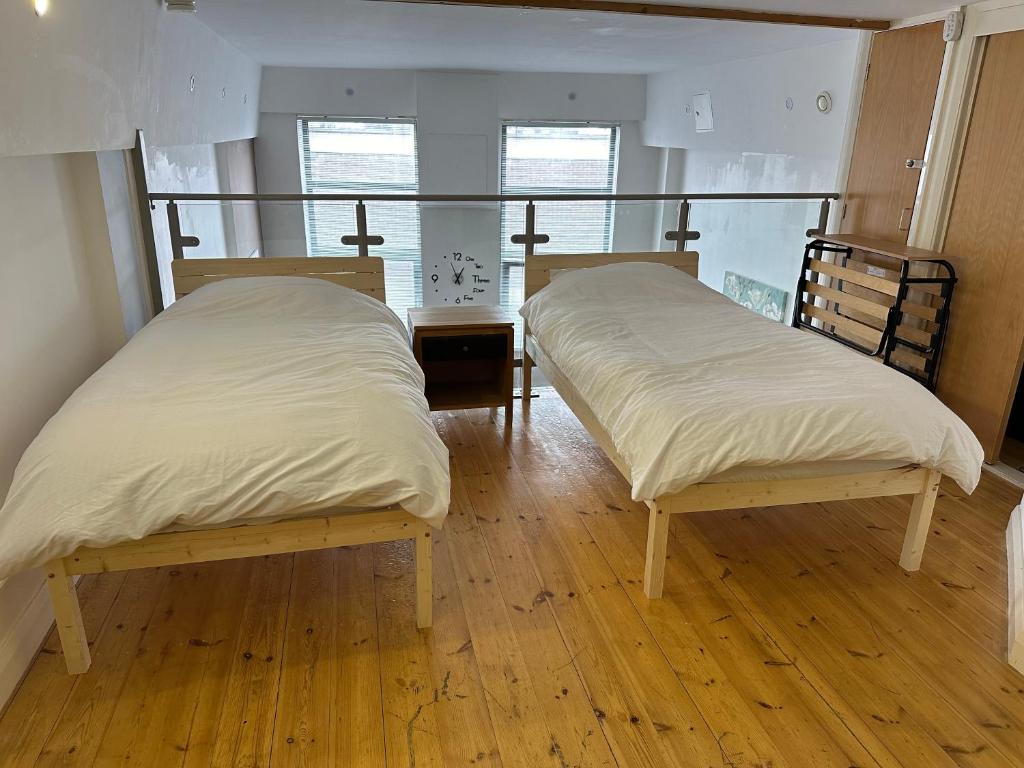 Postel nebo postele na pokoji v ubytování City Centre duplex 3rooms apartment with parking