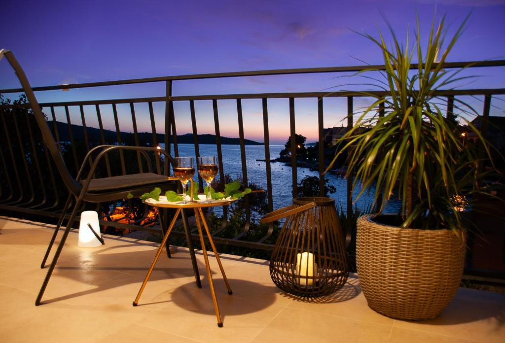 a balcony with a table and a view of the ocean at Beachfront Apartment Nikol in Zaboric