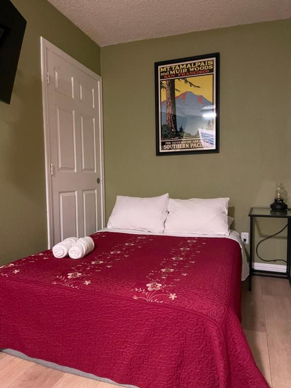 Private Room in Los Angeles with AC, Strong WIFI, Smart TV, Work Desk near Sofi Stadium