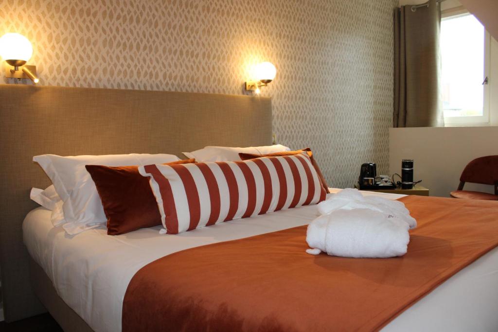 Postel nebo postele na pokoji v ubytování Hôtel La Truffe Noire