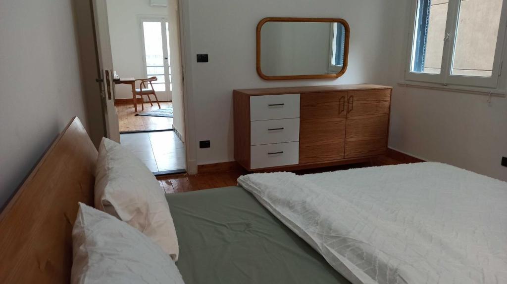Postel nebo postele na pokoji v ubytování Dokki I Madina Apt I 2min to Nile