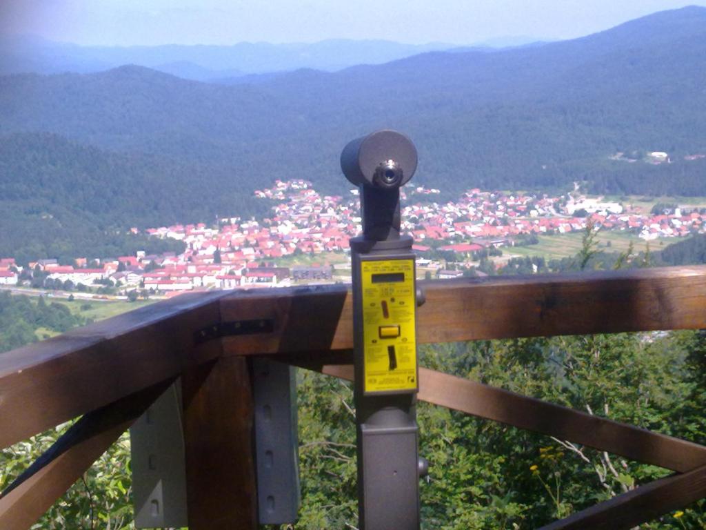 Nespecifikovaný výhled na hory nebo výhled na hory při pohledu z hotelu