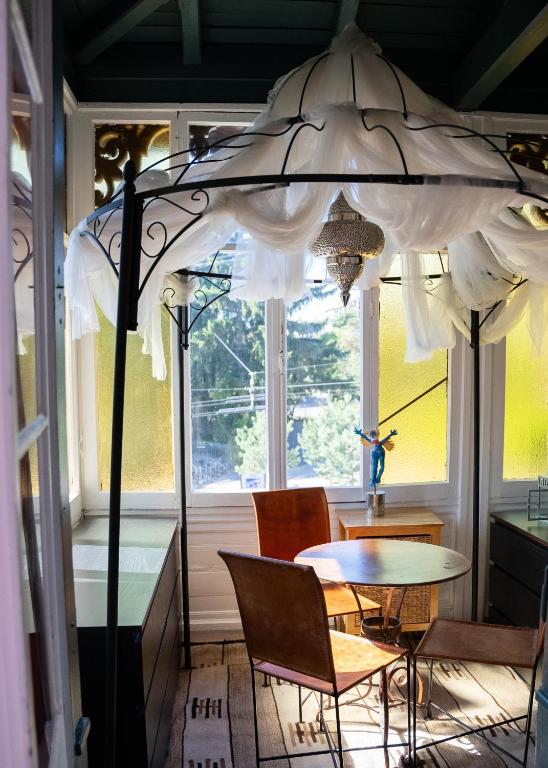 Fotografie z fotogalerie ubytování Le Chalet d'Ouchy v destinaci Lausanne