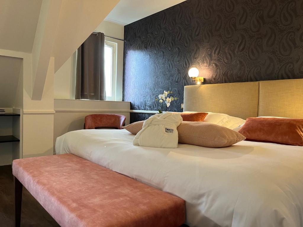 Postel nebo postele na pokoji v ubytování Hôtel La Truffe Noire