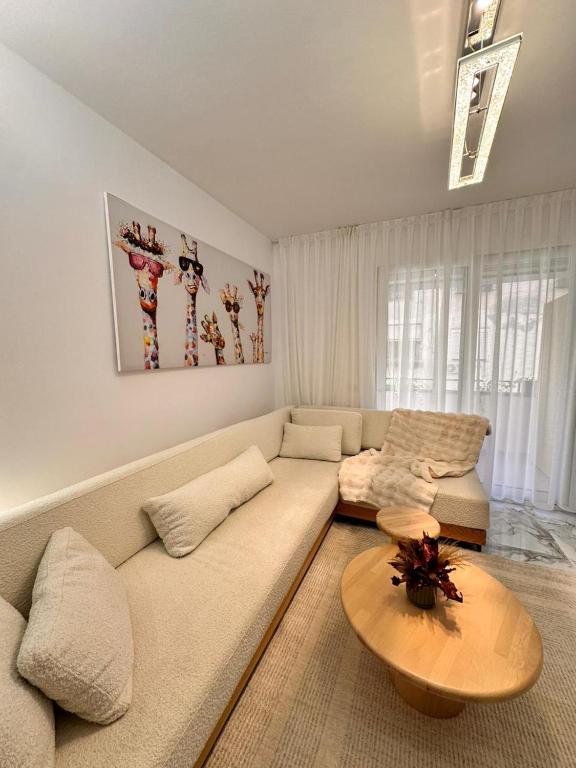 AGATE City Center Apartment - Image 9