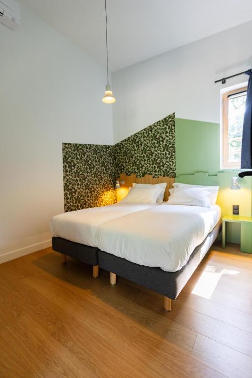 Posteľ alebo postele v izbe v ubytovaní Hôtel - Lodges de Lemptégy