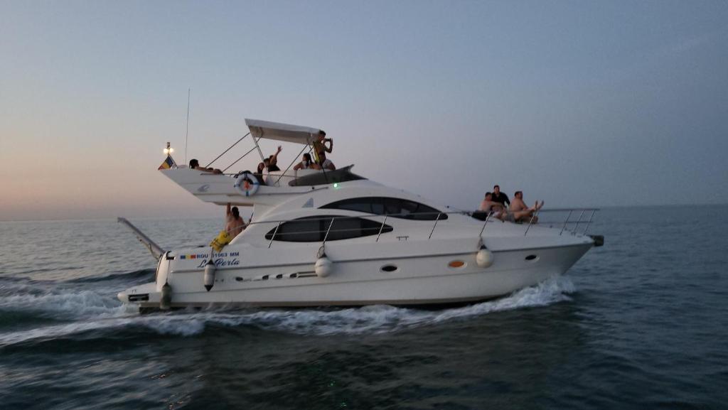 Ảnh trong thư viện ảnh của Yacht Azimut 42 - La Perla ở Constanţa