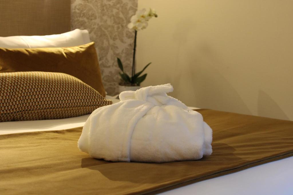 Postel nebo postele na pokoji v ubytování Hôtel La Truffe Noire