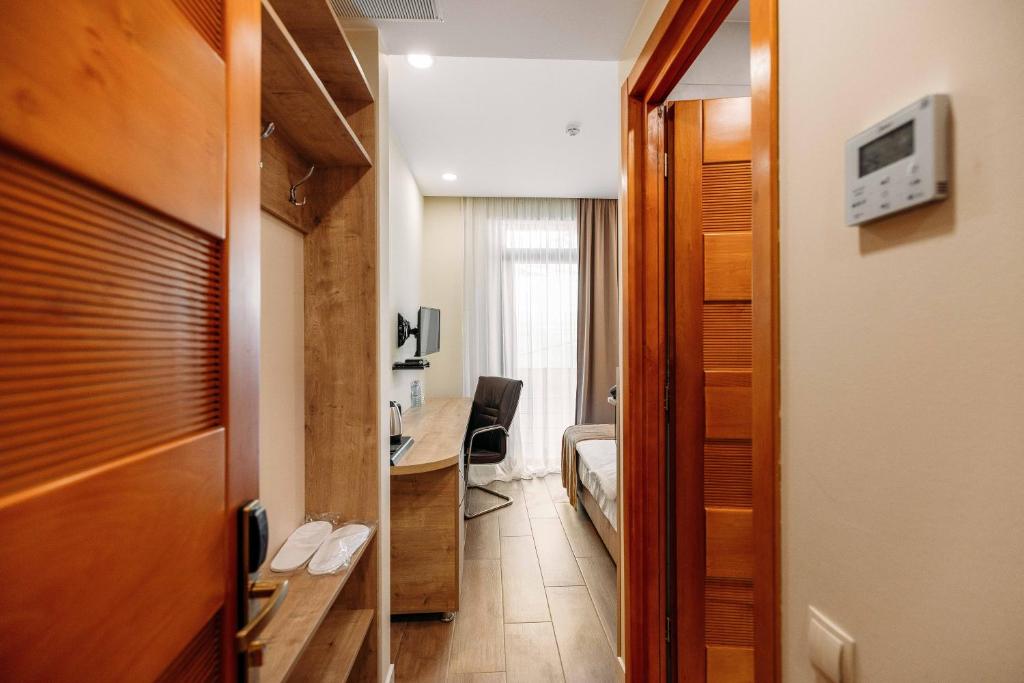 TV a/nebo společenská místnost v ubytování Atrium Boutique Hotel