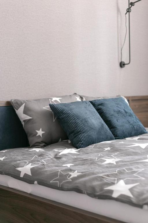 Postel nebo postele na pokoji v ubytování LUONG Europe Apartments